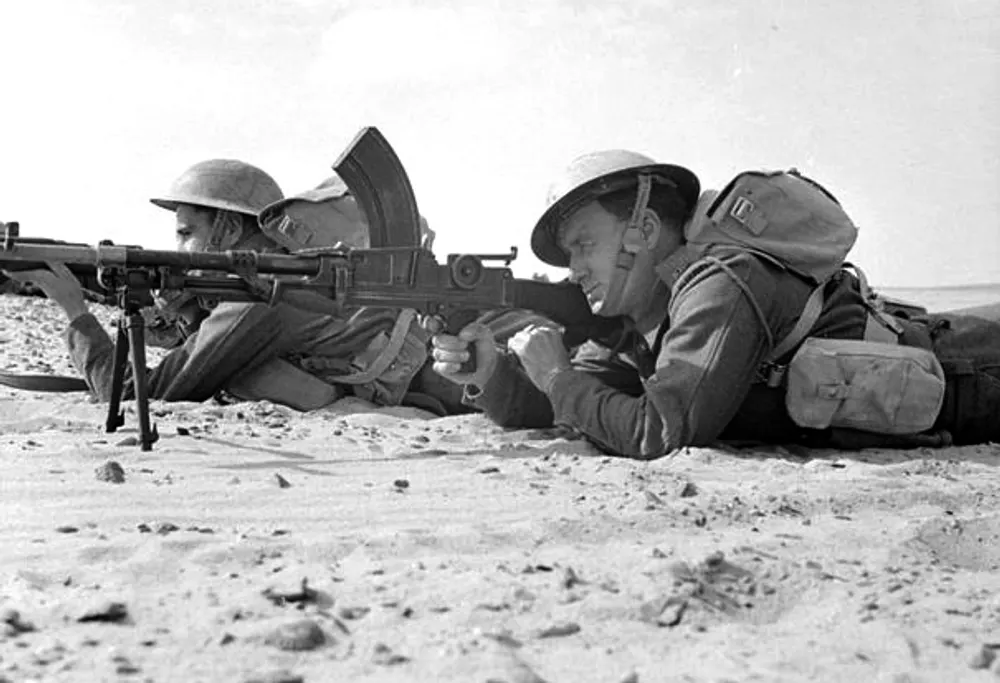 Żołnierze rodezyjscy z 60th King's Royal Rifles strzelający z Brena, 1942