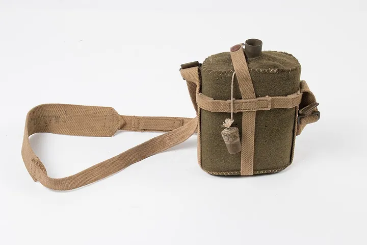 Brytyjska manierka Mk VII w pokrowcu 1937 Pattern